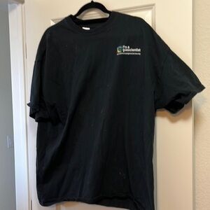 Men’s short sleeved tee size 2xl.